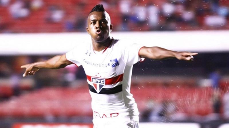 São Paulo enfrenta o Vitória em Salvador