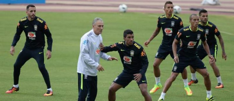 Eliminatórias: Tite arma seleção com os retornos de Paulinho e Willian