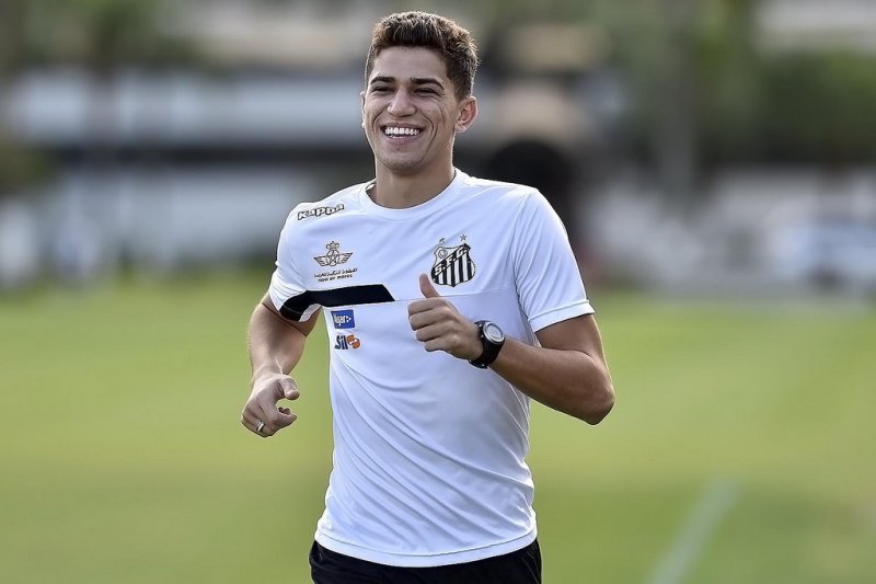 Vitor Bueno será desfalque no Santos