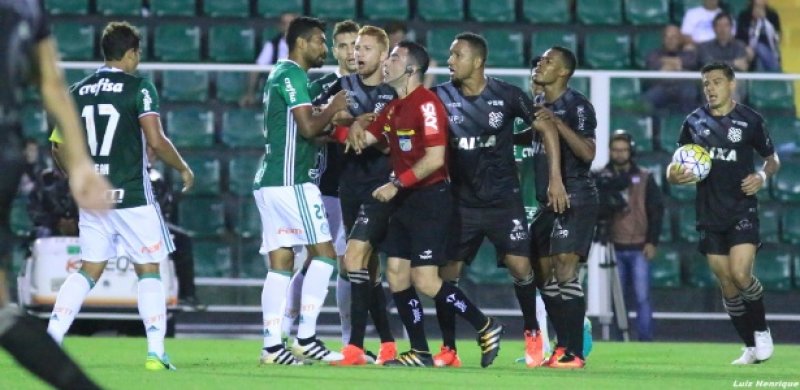 STJD recusa pedido do Figueirense e vitória do Palmeiras é mantida