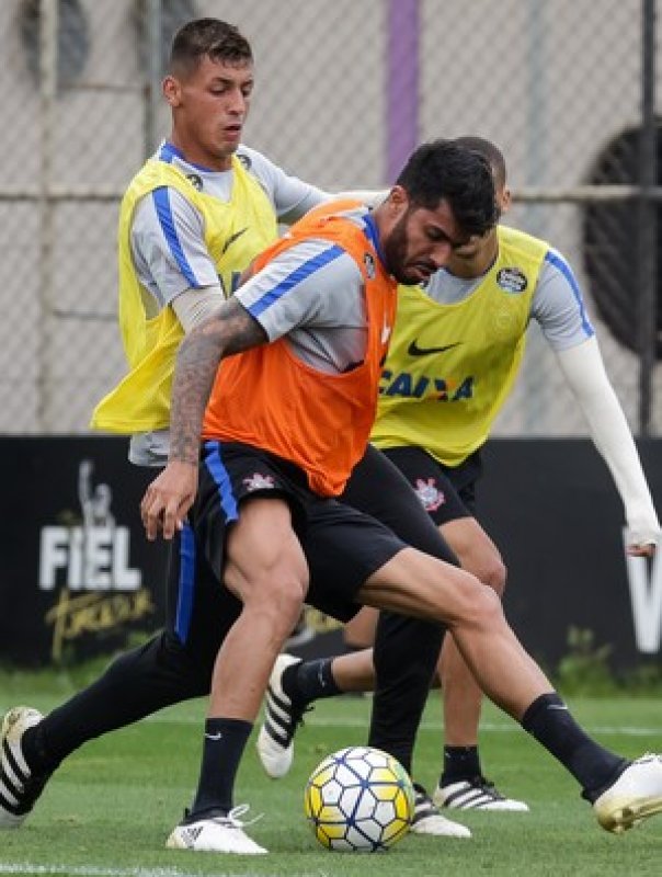 Vilson supera polêmica e deve jogar contra o Flamengo