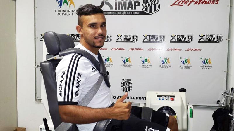 William Pottker tem chances de defender o Corinthians