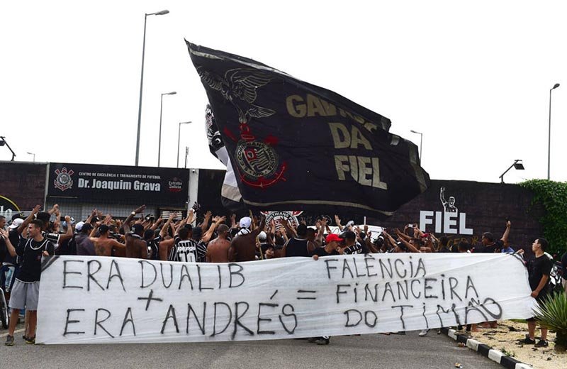 Organizada protesta na reapresentação do Timão
