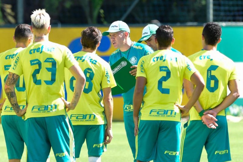 Palmeiras segue com disputa no gol e no ataque