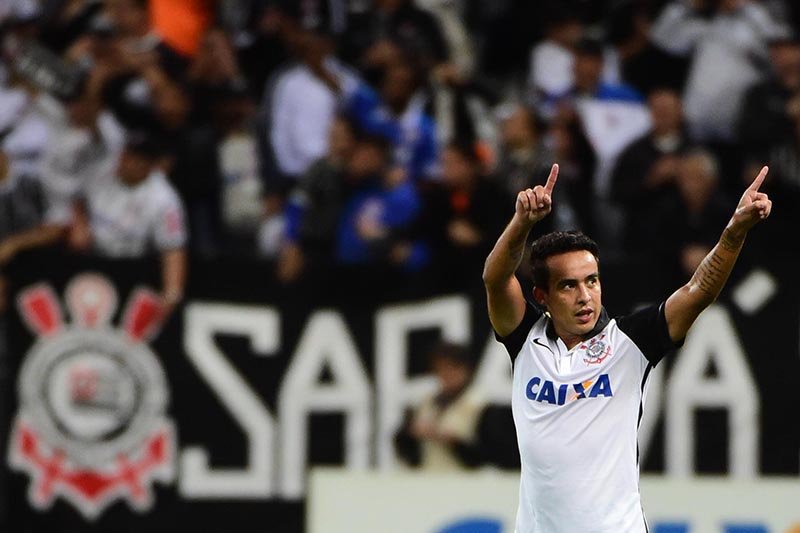 Corinthians acerta o retorno de Jadson