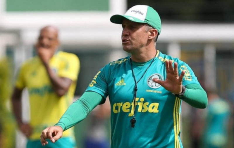 Eduardo Batista tem dúvida para escalar o Palmeiras