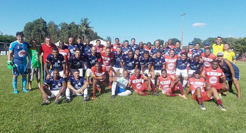 Festa marca abertura da Copa Regional de Mini-Campo 