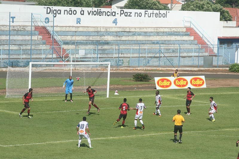 Penapolense vence Oeste e encosta no G-4