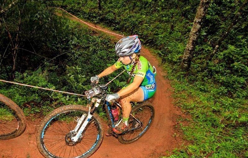 Aline Simões chega em quarto na Taça Brasil
