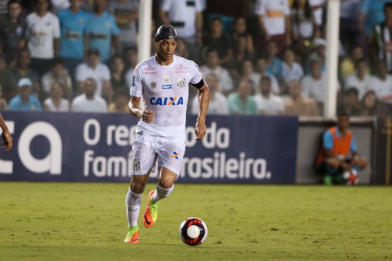Oliveira não treina e Santos fará mistério até véspera de clássico