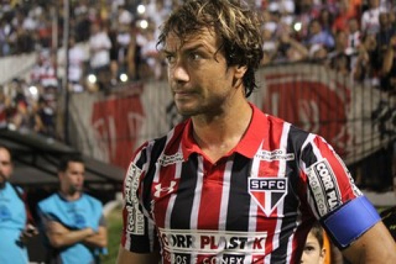 São Paulo terá novas mudanças na zaga contra o Ituano