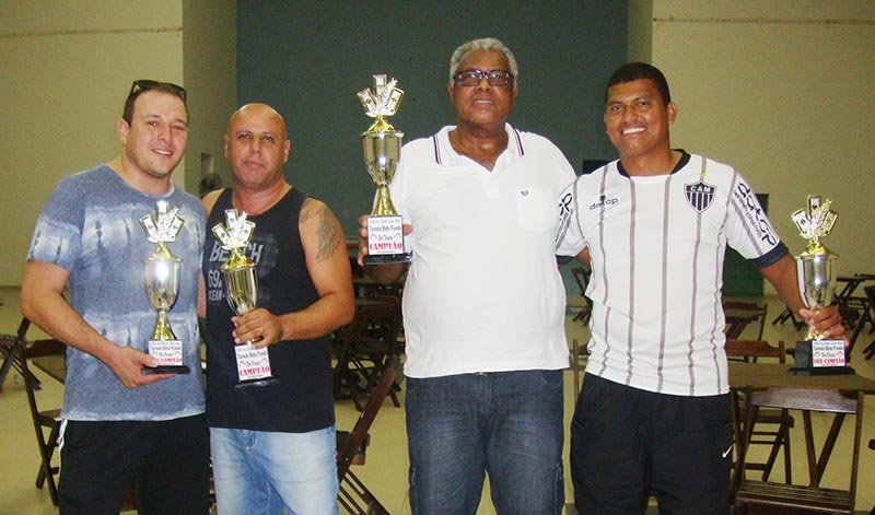 Domingos e Alexandre vencem Torneio de Truco no Lago Azul