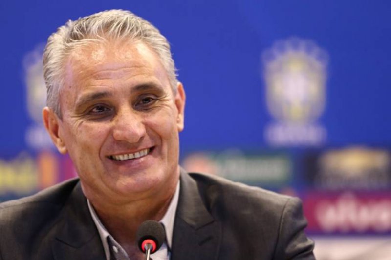 Tite é lembrado em top 50 de técnicos do mundo