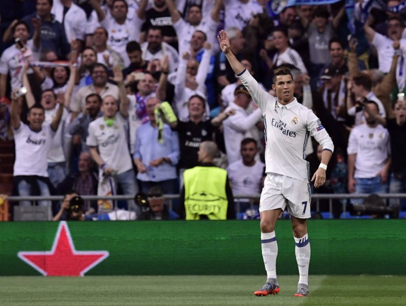 Cristiano Ronaldo marca três gols e Real fica perto da final da Liga dos Campeões
