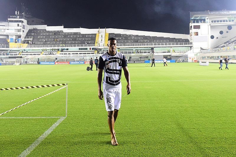Com retorno de Copete, titular na lateral só será escolhido na Bolívia