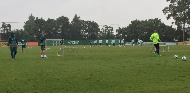 Cuca ensaia time misto contra a Chapecoense