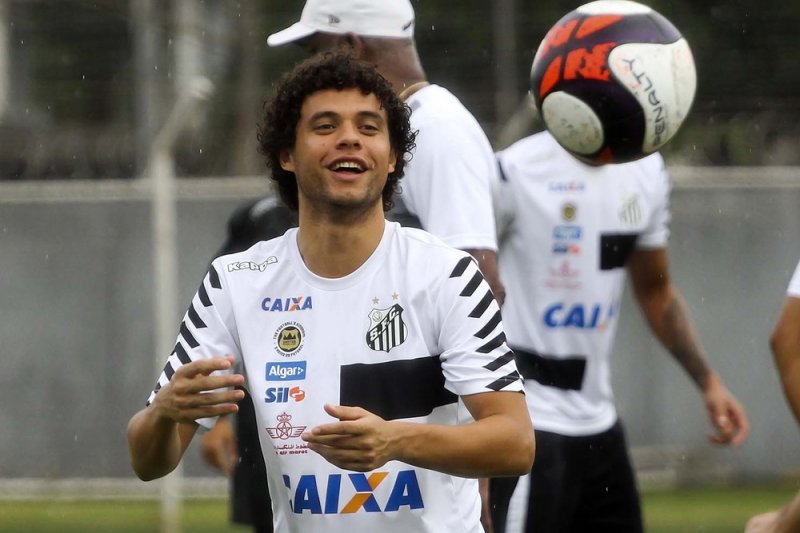 Santos: Victor Ferraz será titular contra o Cruzeiro