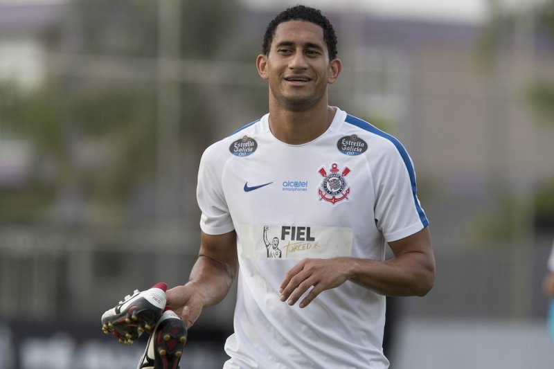 Fábio Carille escala time que pega o Atlético/GO