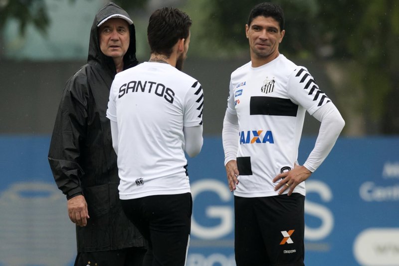 Zeca e Oliveira não treinam e Santos deve repetir time contra a Ponte Preta