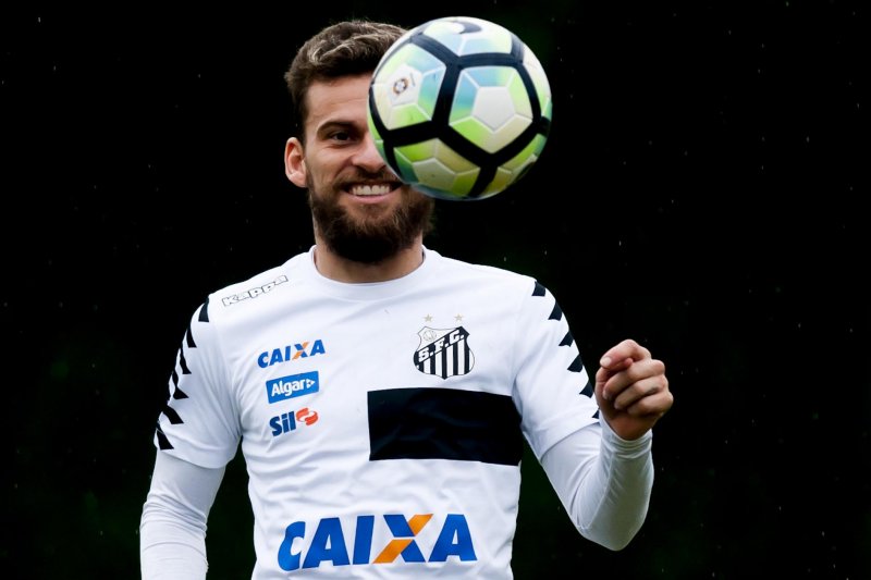 Santos vai acionar Fifa por assédio a Lucas Lima