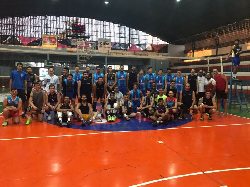 Vôlei participa de quadrangular