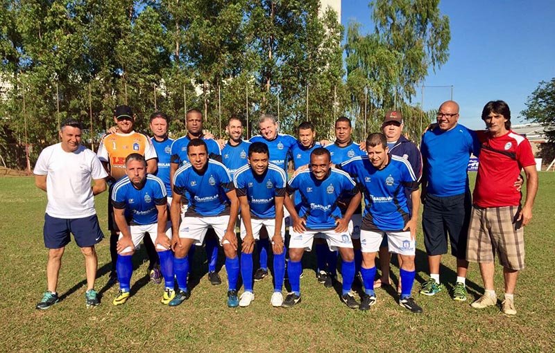 Baurular goleia no mini-campo master