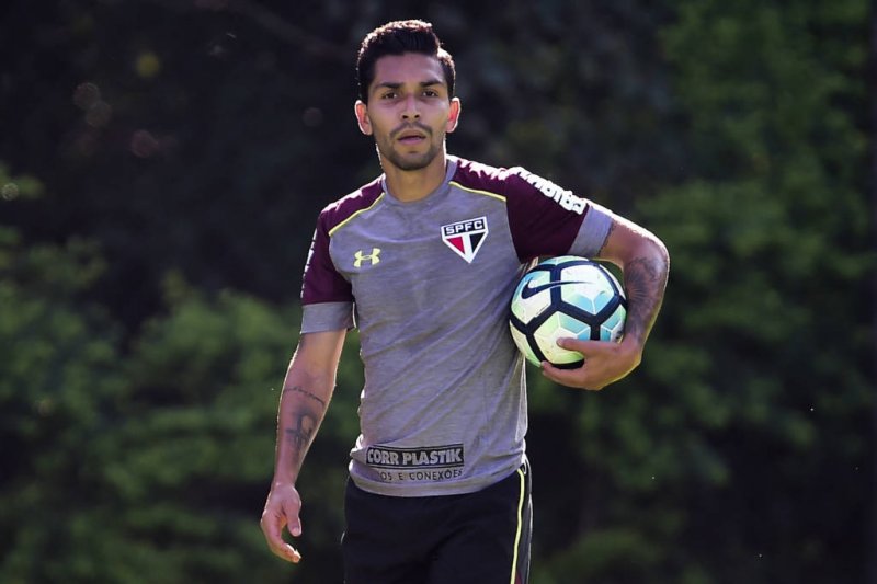 Próximo de ser anunciado, Petros treina no São Paulo