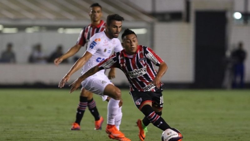 Santos é favorito diante de São Paulo em crise
