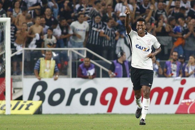Palmeiras e Corinthians duelam para sustentar invencibilidades