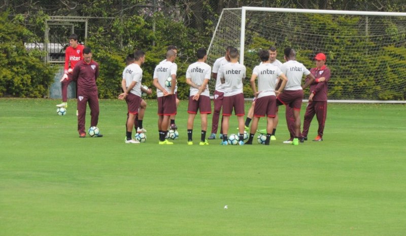Dorival repete escalação e mantém Marcinho no São Paulo