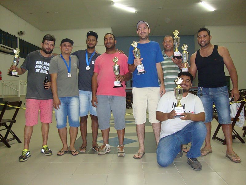 Fernando e Pedro vencem Torneio de Truco no clube Lago Azul
