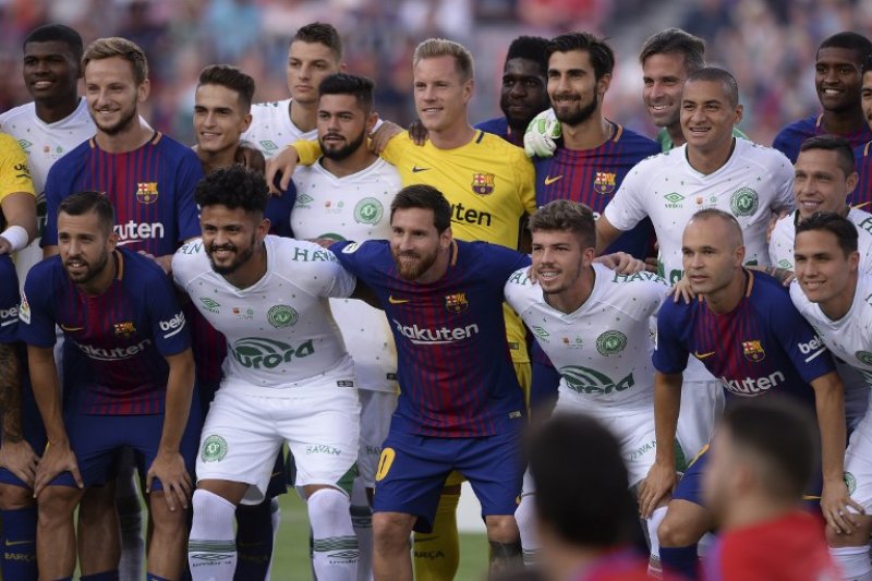 Em dia histórico, Barça vence Chape no Camp Nou