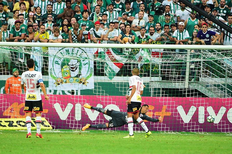 São Paulo iguala campanha de 2013 com a vice-lanterna