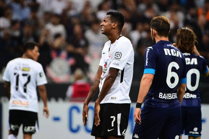 Jô insiste que time está jogando bem, mas entende desconfiança