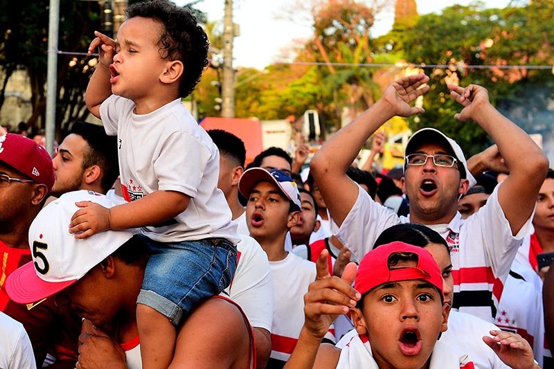Torcida do São Paulo esgota ingressos e se aproxima de recorde