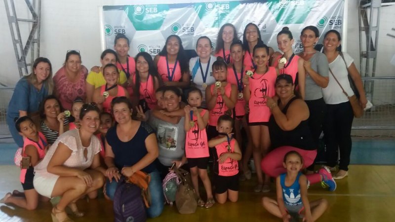 Ginastas participam de evento em Araçatuba
