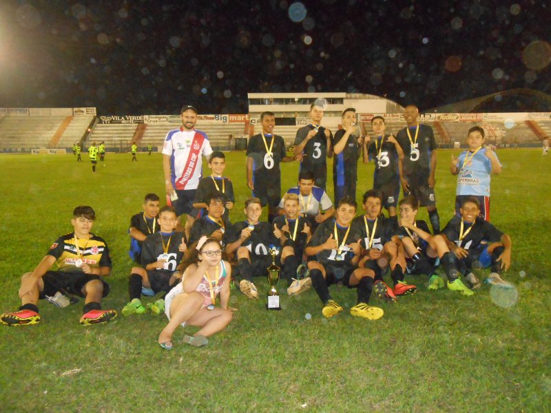 Escola de Futebol Panteras do CAP “B”/Avan é campeã do Sub-15
