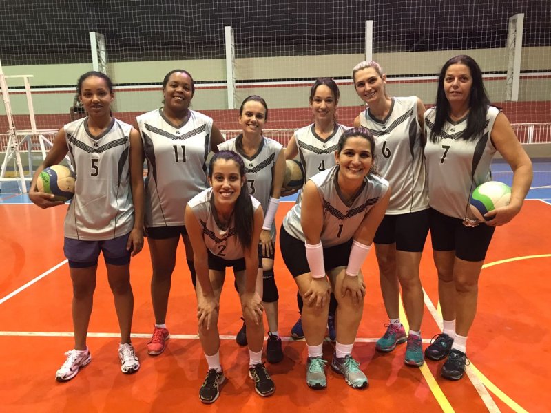 Duas equipes dividem liderança do Campeonato Municipal de Voleibol