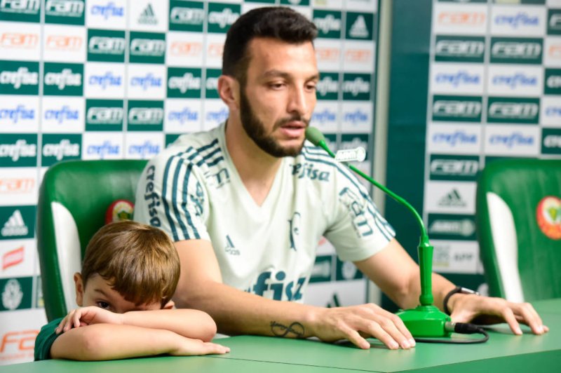 Willian sofre edema na coxa direita, e Borja pode ter sequência