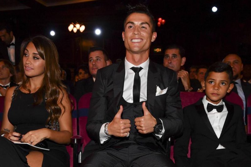 Cristiano Ronaldo é eleito melhor jogador do mundo 