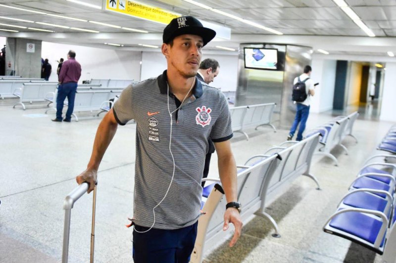 Corinthians volta a São Paulo sem protesto 