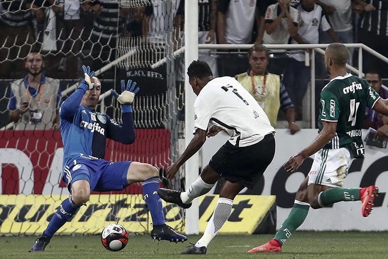 Corinthians e Palmeiras disputam jogo de seis pontos