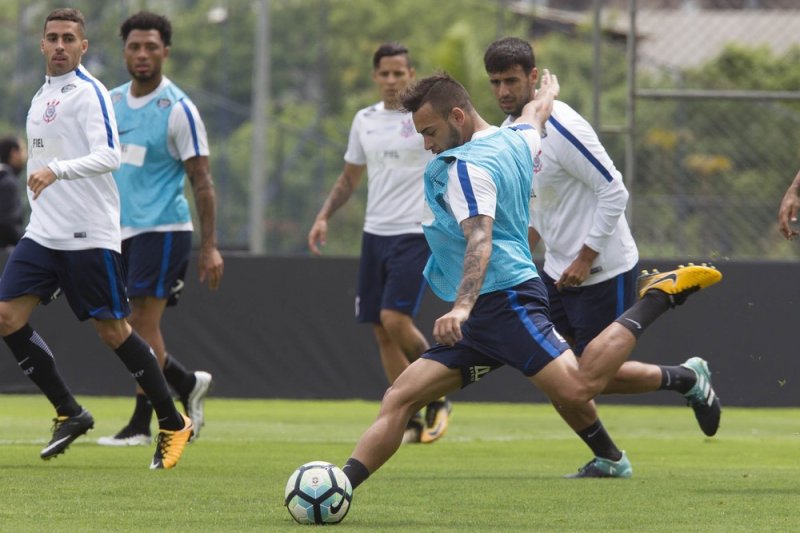 Carille confirma Maycon de volta ao Corinthians contra o Atlético/PR