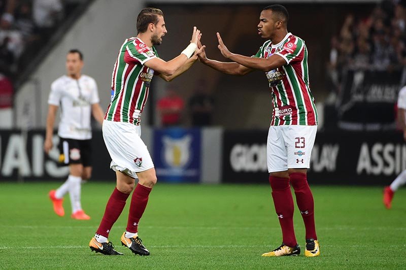 Flu abre mão de Henrique, e Corinthians busca acordo