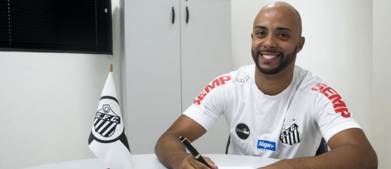 Santos anuncia lateral esquerdo Romário