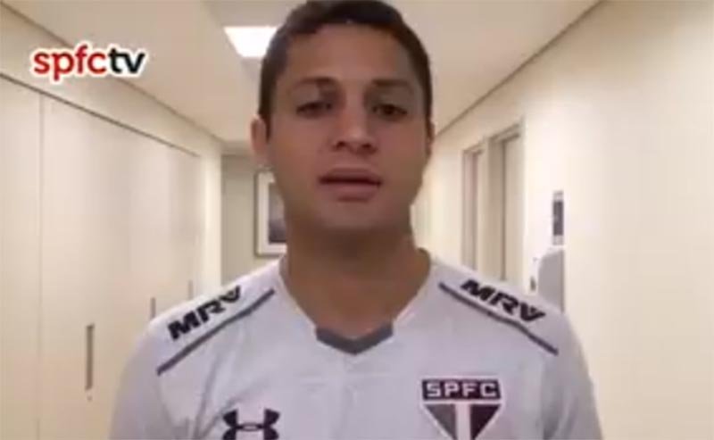 São Paulo oficializa contratação de zagueiro