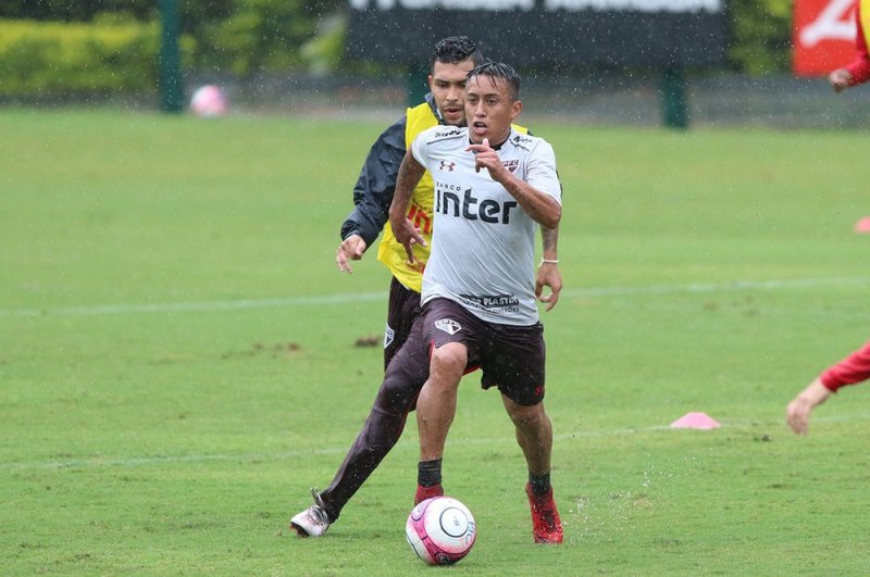 Cueva volta ao São Paulo após ser barrado