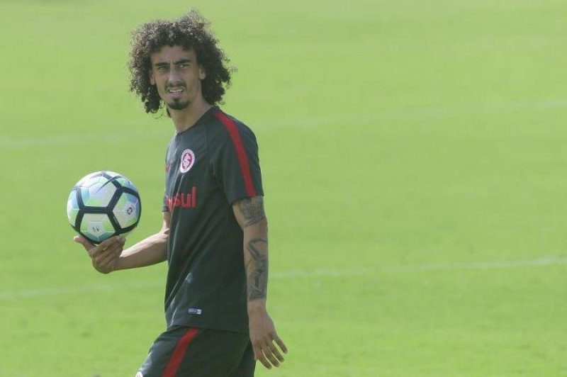 São Paulo oficializa Valdívia como reforço até o fim de 2018