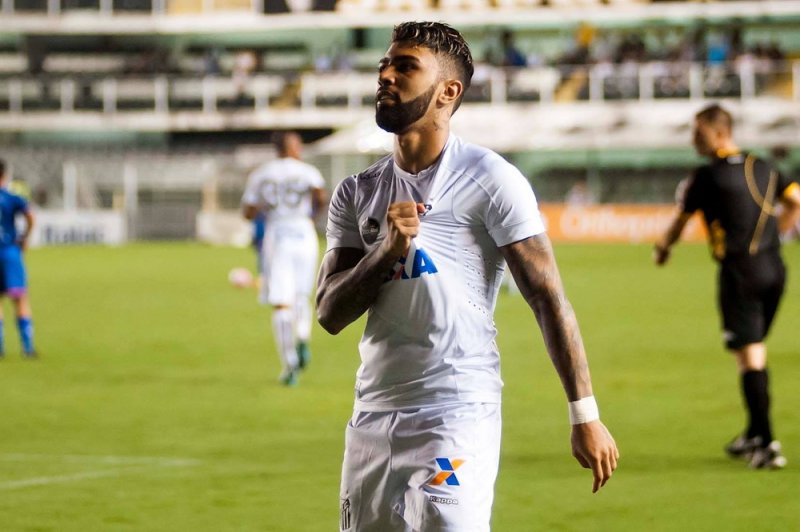 Santos x Corinthians se enfrentam no Pacaembu