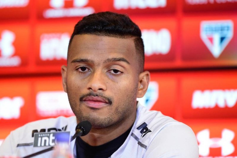 Exame confirma lesão no adutor da coxa de Reinaldo